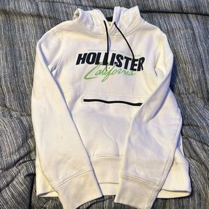 Hollister Men's white sweatshirt